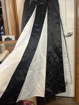 De Laru By Sheila Yen Prom Black white Dress With Sash And Bow Women’s Size 9/10 - Thumbnail 3