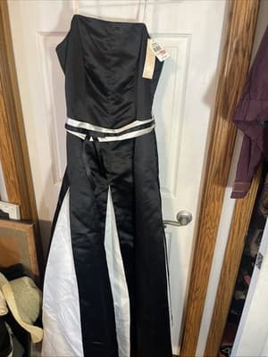 De Laru By Sheila Yen Prom Black white Dress With Sash And Bow Women’s Size 9/10 - Image 1