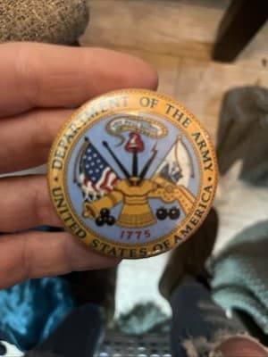 DEPARTMENT OF THE ARMY Button Pin Great shape - Image 1