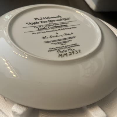 Vintage M.I. Hummel “Apple Tree Boy & Girl” Little Companions Collector Plate - Thumbnail 3