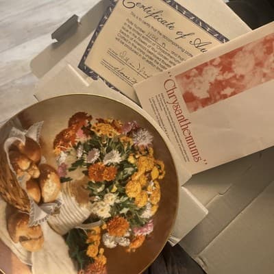 'Chrysanthrmum' Collectors Plate, By Vieonne Morley. - Thumbnail 3