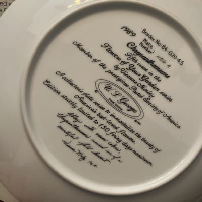 'Chrysanthrmum' Collectors Plate, By Vieonne Morley. - Thumbnail 4