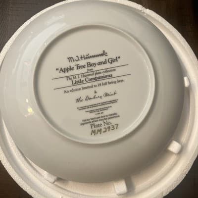 Vintage M.I. Hummel “Apple Tree Boy & Girl” Little Companions Collector Plate - Thumbnail 2