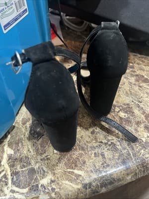 Black block heels barely used great condition Size 6 - Thumbnail 2
