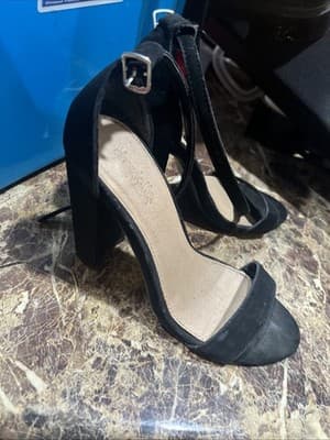 Black block heels barely used great condition Size 6 - Thumbnail 5