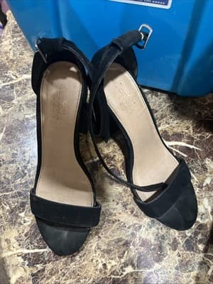 Black block heels barely used great condition Size 6 - Thumbnail 3