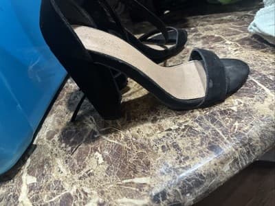 Black block heels barely used great condition Size 6 - Thumbnail 4