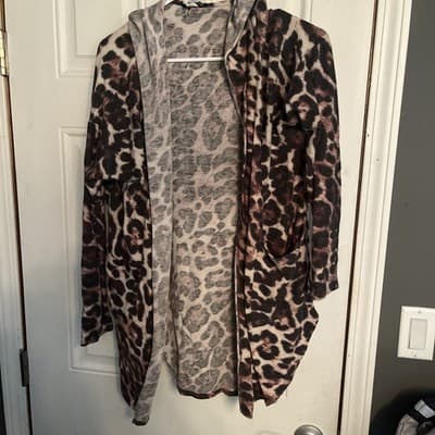 Heimish USA Small Pink Cheetah Print Cardigan Women’s Small Super Soft - Image 1