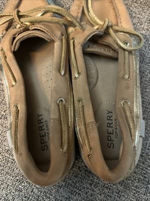 Women’s size 6 Beige Sperry Boat Loafers With Gold Laces - Thumbnail 6