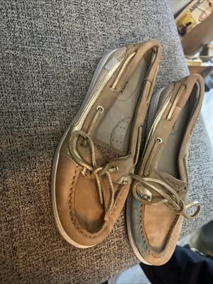 Women’s size 6 Beige Sperry Boat Loafers With Gold Laces - Thumbnail 4