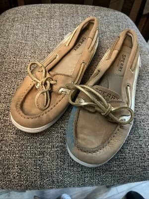 Women’s size 6 Beige Sperry Boat Loafers With Gold Laces - Thumbnail 3
