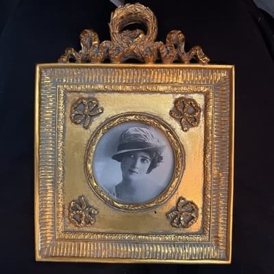 Vingtage Gold Glass Frame Of Black And White Photo And Detailed Design On Frame - Thumbnail 2