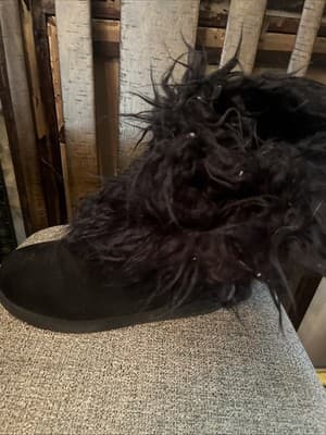 Black Boots Wit Fur At The Ankle To The Calls Size 10 - Image 1