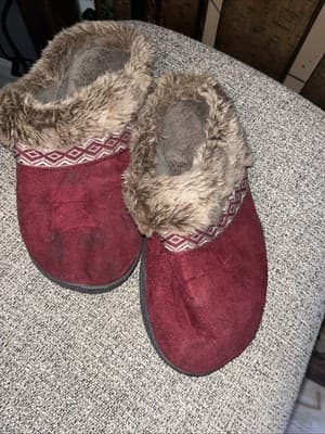 Size 9.5-10 Women’s Isotoner Slippers Marroon With Fur - Image 1