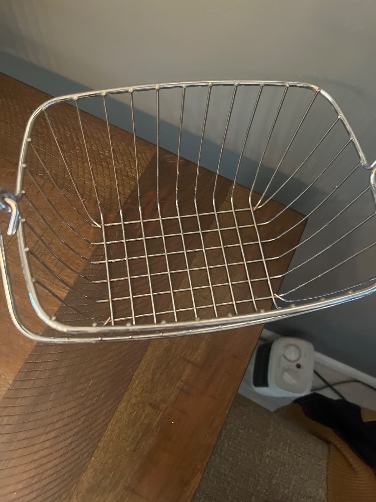 Wire Rack Basket With Handle - 9 1/2” X 7 1/4” - Thumbnail 2