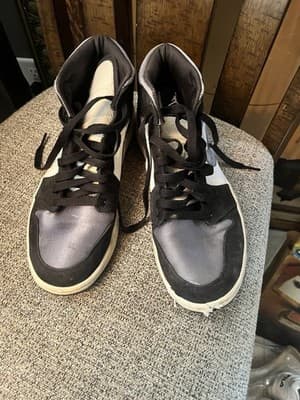 Nike Air Women’s High tops Throwback Ankle High Gray, White An Black Shoes Sz 8 - Thumbnail 4