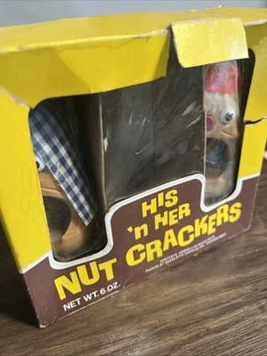 Vintage His And Her But Crackers Wooden Characters 6 0z - Thumbnail 3