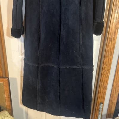 Women’s Small Trench Coat Navy Button Up Super Soft Black Fur Outlines be brand - Thumbnail 7