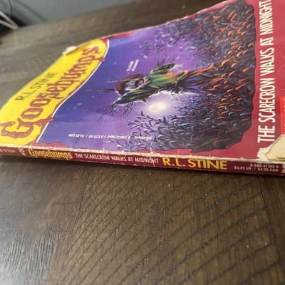 Like New 2nd print Goosebumps #20 The Scarecrow Walks at Midnight ~ R.L. Stine - Thumbnail 2