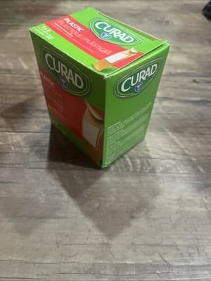 Curad Plastic Adhesive Bandages, Bandage Size is 1" x 3", 100 Count - Thumbnail 3