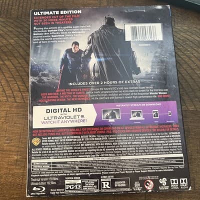 Batman V Superman: Dawn of Justice (Wal-Mart) (Blu-ray) - Thumbnail 2
