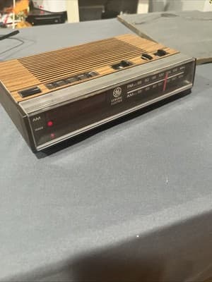 🎵 Vintage GE AM/FM Digital Alarm Clock Radio – Model 7-4624B - It Works - Thumbnail 3