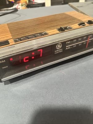 🎵 Vintage GE AM/FM Digital Alarm Clock Radio – Model 7-4624B - It Works - Thumbnail 6