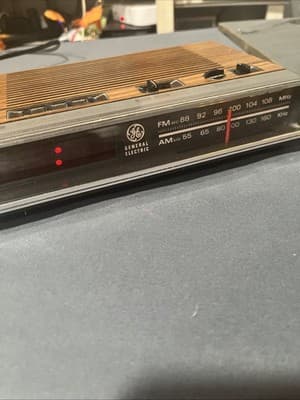 🎵 Vintage GE AM/FM Digital Alarm Clock Radio – Model 7-4624B - It Works - Thumbnail 5