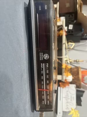 🎵 Vintage GE AM/FM Digital Alarm Clock Radio – Model 7-4624B - It Works - Image 1