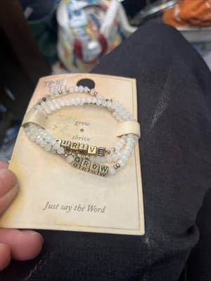 Time And Tru Beaded Bracelet That Reads Grow And Thrive 3 White And Gold Bands - Thumbnail 3