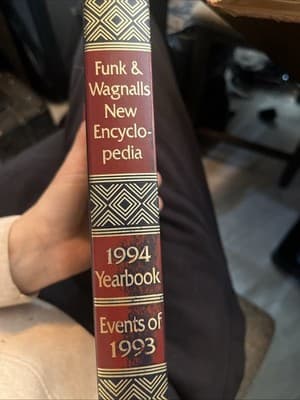 funk and wagnalls encyclopedia 1994 Yearbook Events Of 1993 Hardcover - Thumbnail 2