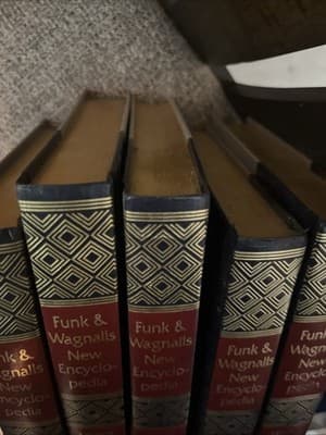 5pc Funk and Wagnalls Encyclopedia Year Book 1990-1996 EVENTS OF 1989-1998 (-)91 - Thumbnail 6