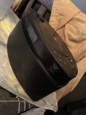 Insignia CD Boombox With Bluetooth Model NS-CBBTCD01-B Pre-owned - Thumbnail 6