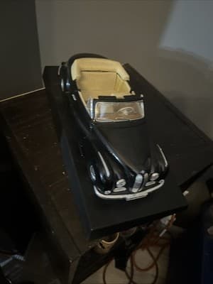 1955 BMW 502 Convertible Collectible 1/32 Scale Diecast Diorama Model Pull Back - Thumbnail 4