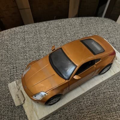 NEW NISSAN 350Z MAISTO 1/24 ORANGE / GOLD CAR w OPENING HOOD & DOORS, NO BOX - Thumbnail 2