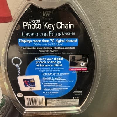 VR3 Digital Photo Keychain Displays 72 Photos - Thumbnail 2