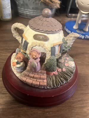 Tea Pot Teapot Bear House Home Figure Figurine Resin-Ceramic Display Base Used - Image 1