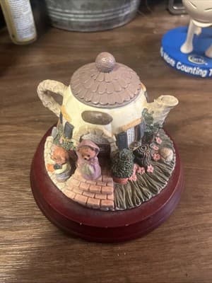 Tea Pot Teapot Bear House Home Figure Figurine Resin-Ceramic Display Base Used - Thumbnail 2
