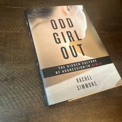 Odd Girl Out : The Hidden Culture of Aggression in Girls by Rachel Simmons - Image 1