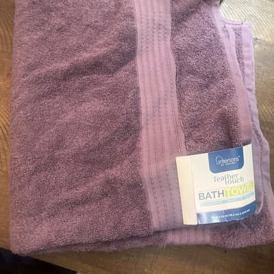 Feather Touch Bath Towel 30 X 54”Super Absorbent, Low Lint And Ultra Soft - Image 1
