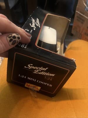 Maisto Mini Cooper 1:24 Special Edition Die Cast Car Green - Thumbnail 4