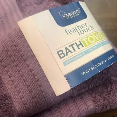 Feather Touch Bath Towel 30 X 54”Super Absorbent, Low Lint And Ultra Soft - Thumbnail 2