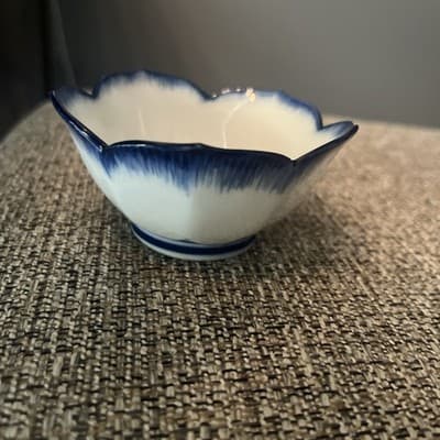 Blue & White Porcelain Scalloped Edge Bowl - Image 1