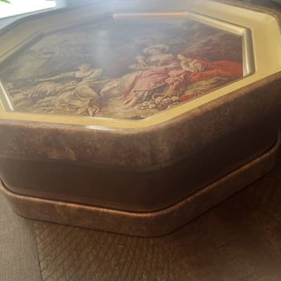 Vintage Octagonal Tin with Pastoral Scene Lid - Thumbnail 3