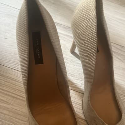 Ann Taylor Pumps Size 9 Dress Heels Shoes Taupe Textured Neutral Career Stacked - Thumbnail 2