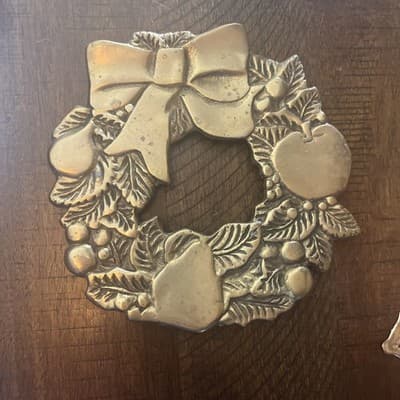 Brass Christmas Wreath Decor - Image 1