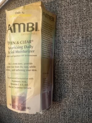 AMBI Even & Clear Facial Moisturizer w/ Sunscreen SPF 30 - Thumbnail 2