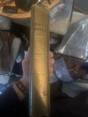 Holy Bible-Placed by The Gideons (1985-05-03) - Thumbnail 4