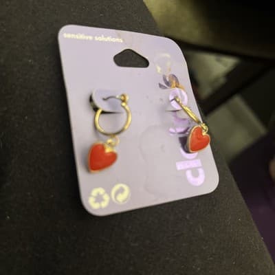 Claire’s Small Gold Tone Accent With ❤️ Dangle Sensitive Solutions - Thumbnail 2