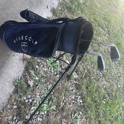 Nike Jr. Golf Youth Kids Bag With Shoulder Strap Fold Out Stand Legs - Image 1